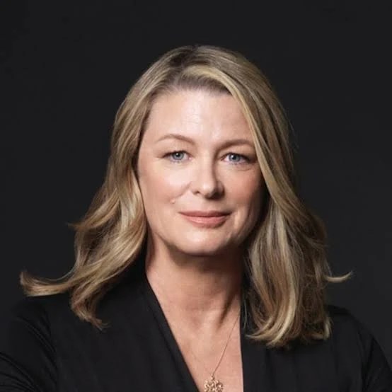 كريستين هانا (Kristin Hannah)، الروائية الامريكية المعروفة، تكتب عن عبدالله&nbsp;خليفة